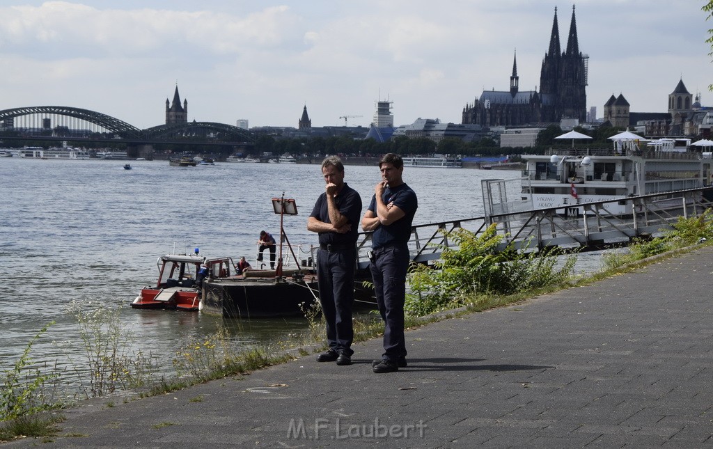 Uebung BF Taucher und Presse Koeln Zoobruecke Rhein P180.JPG - Miklos Laubert